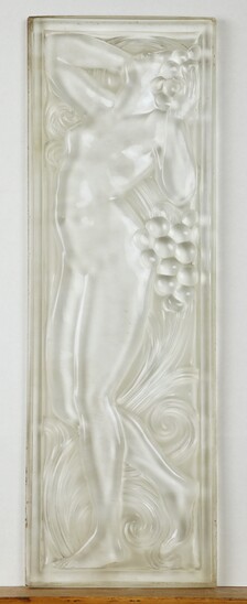 Figurine And Grapes, Head Raised By René Lalique