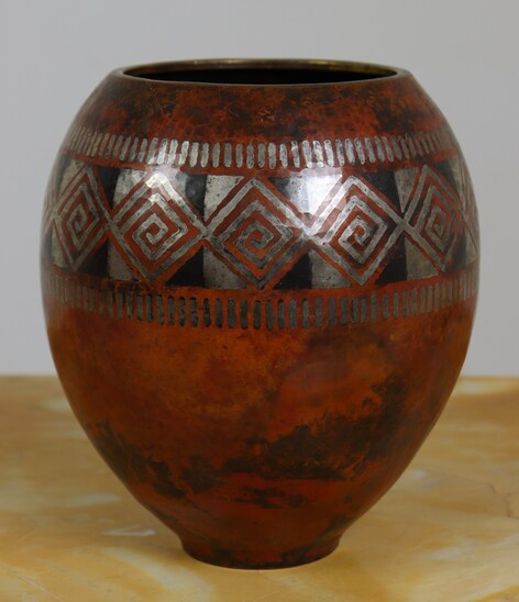 Vase by Claudius Linossier